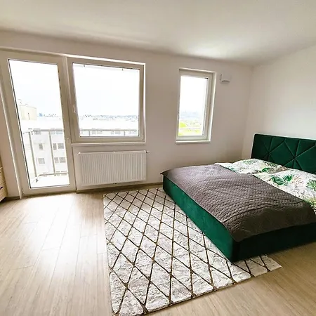 Luxury - 2 Min From Airport - New Build *
