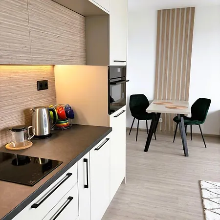 Luxury - 2 Min To Airport - Free Parking - Self Check In *